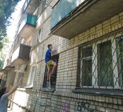 Подростки спасли кричащего кота