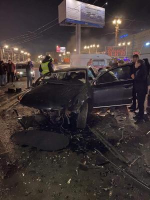 На кольце 3-й Дачной в Саратове пассажир автомобиля погиб в ДТП На кольце 3-й Дачной в Саратове пассажир автомобиля погиб в ДТП