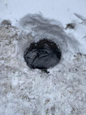 В Саратове ребенок едва не утонул в колодце с ледяной водой