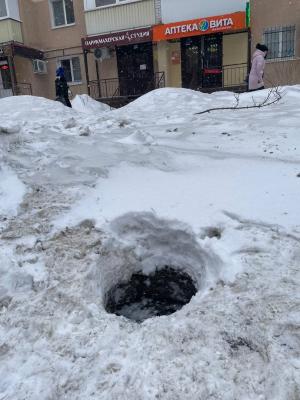В Саратове ребенок едва не утонул в колодце с ледяной водой