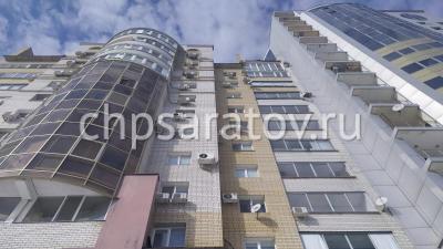 В Октябрьском районе Саратова с 11-го этажа упала женщина