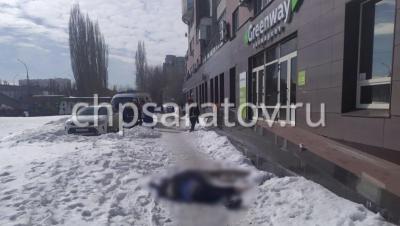 В Октябрьском районе Саратова с 11-го этажа упала женщина