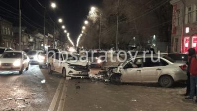 В ночном ДТП в Кировском районе Саратова пострадал мужчина