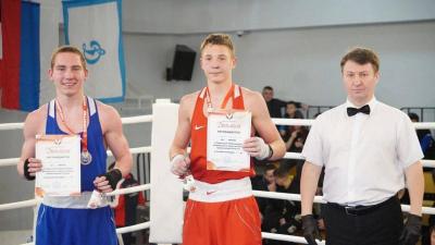 Саратовские спортсмены стали победителями окружного турнира по боксу
