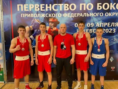 Саратовские спортсмены стали победителями окружного турнира по боксу