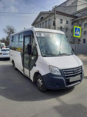 В центре Саратова водитель маршрутки сбил женщину: подробности