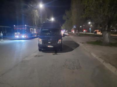 В Саратове 85-летний пенсионер попал под микроавтобус