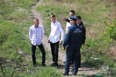 МЧС вручило благодарности школьникам, помогавшим тушить пожар в Саратове