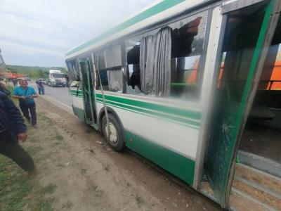 В Саратове в столкновении автокрана и автобуса пострадали двое подростков: подробности