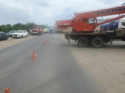 В Саратове в столкновении автокрана и автобуса пострадали двое подростков: подробности
