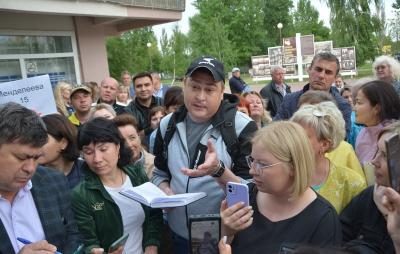 Дмитрий Плеханов встретился с жителями в микрорайоне Химиков