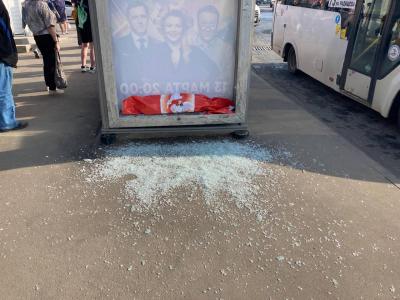 В Саратове вандалы разгромили остановку