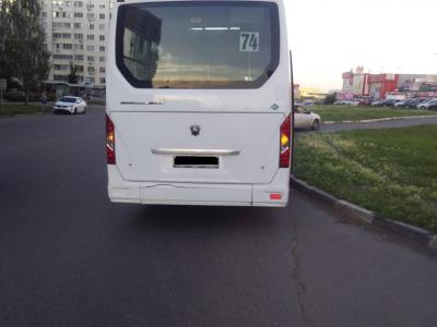 В Саратове в маршрутке покалечилась пенсионерка