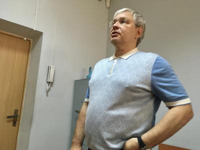 Бывший депутат Саратовской облдумы Сергей Курихин показал суду, как выглядит дом его матери изнутри