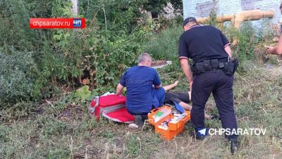 Началась проверка после падения со столба рабочего в Саратове