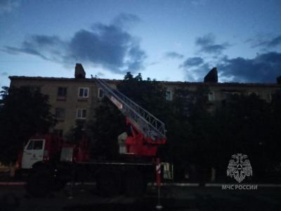 В Саратовской области горел жилой дом: эвакуировали почти 100 человек, из них 16 детей