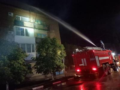 В Саратовской области горел жилой дом: эвакуировали почти 100 человек, из них 16 детей