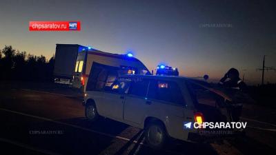 На окраине Саратовской области на трассе столкнулись фура и На окраине Саратовской области на трассе столкнулись фура и