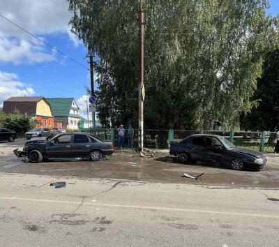 В Петровске девушка пострадала в ДТП двух иномарок