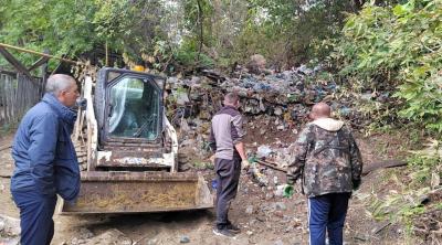 В Саратове вывезли 200 кубометров мусора с незаконной свалки В Саратове вывезли 200 кубометров мусора с незаконной свалки