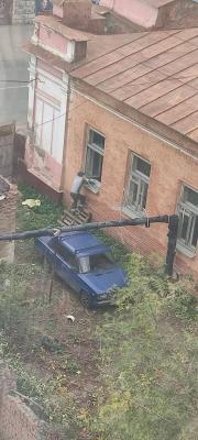 Очевидцы заметили незнакомца, проникшего в бывший Дом трезвости Очевидцы заметили незнакомца, проникшего в бывший Дом трезвости