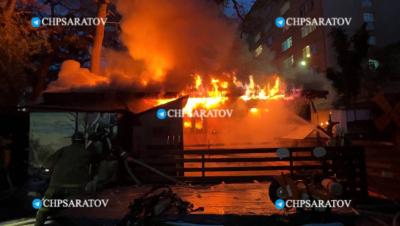 В Горпарке в Саратове горит зоопарк