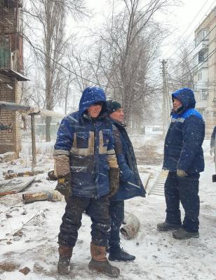 В Энгельсе после аварии людям оперативно возвращают теплоснабжение