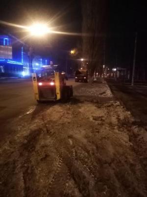 В Энгельсе снегоуборочные бригады продолжают трудиться в круглосуточном режиме