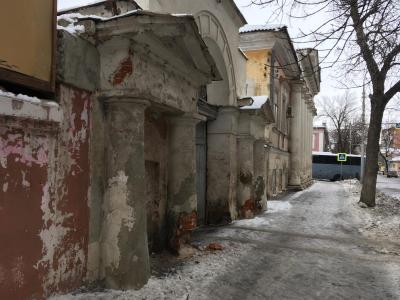 В Саратове обрушилась часть колонны 