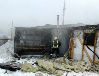 В Ленинском районе Саратова произошел крупный пожар