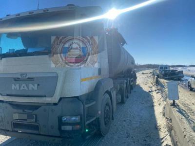 В Хвалынском районе в обгонявшей грузовик машине пострадал пассажир 