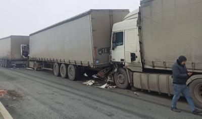 На окраине Саратова в массовых авариях столкнулись 20 машин, пострадали семь человек