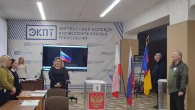 В Энгельсском районе открылись избирательные участки В Энгельсском районе открылись избирательные участки