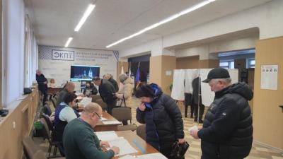 В Энгельсском районе открылись избирательные участки В Энгельсском районе открылись избирательные участки