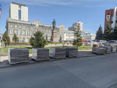Около облдумы в Саратове начали менять плитку почти за 5 миллионов рублей