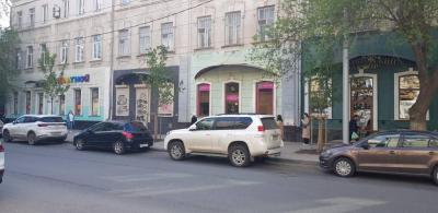 В Саратове вандалы повредили новые деревья на Вольской