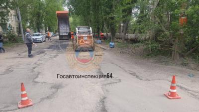 Трактор в Саратове придавил человека