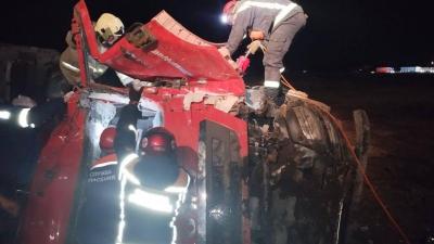 На окраине Саратова фура вылетела в кювет и перевернулась: водителю потребовалась помощь спасателей