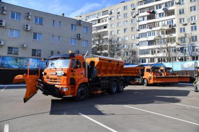 В Саратове рабочие службы благоустройства мерзнут и уходят на заработки В Саратове рабочие службы благоустройства мерзнут и уходят на заработки
