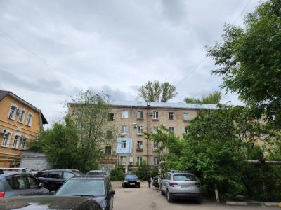 Ремонт крыши сгоревшего общежития в центре Саратова почти завершен