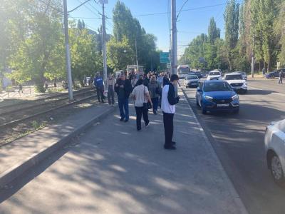 Движение по проспекту 50 лет Октября остановилось из-за аварии Движение по проспекту 50 лет Октября остановилось из-за аварии