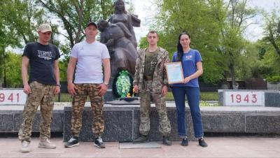 Команда Артема Чеботарева доставила гуманитарную помощь в зону СВО 