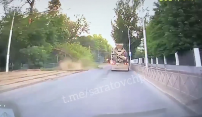 В Саратове вечером стояли трамваи из-за падения ветки на провода