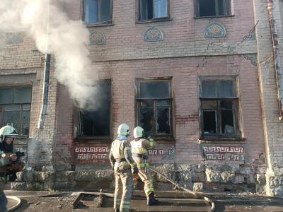 В центре Саратова потушили Дом Иванова