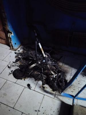 В Балаково в подъездах жгут детские коляски