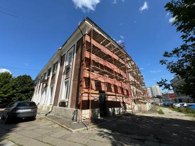 В Саратове начали ремонтировать кинотеатр 