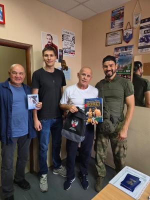 Антон Ахмадулин и Андрей Табояков доставили гуманитарную помощь в батальон 