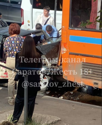В Саратове два автобуса попали в ДТП