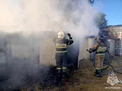 В Балаково пожарные тушат крупное возгорание