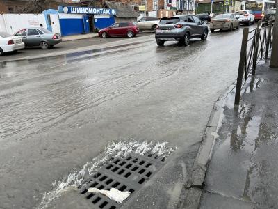 На Соколовой забил коммунальный фонтан